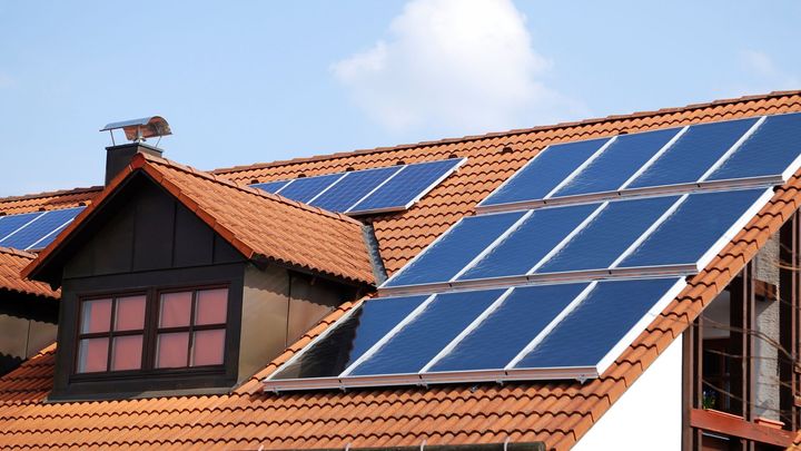 10 Fungsi dan Manfaat Penggunaan Solar Panel Surya di Rumah Anda