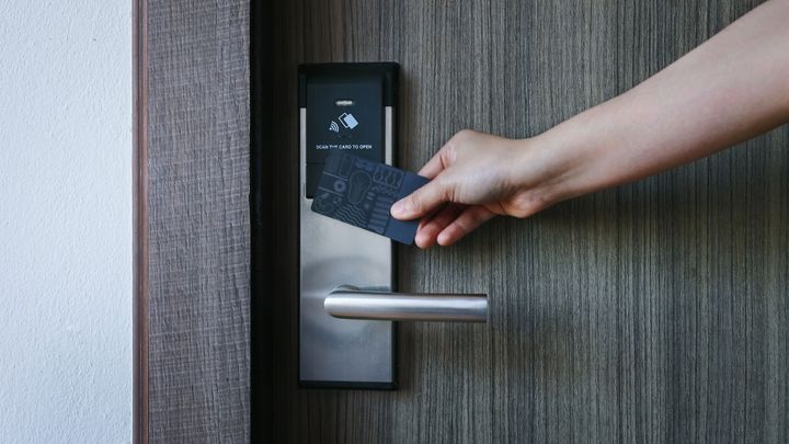 Mengenal Smart Door Lock Access, Manfaat & Tips Memilihnya